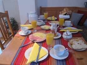 Früchstückstisch bei Gästehaus Helma Klinglhuber